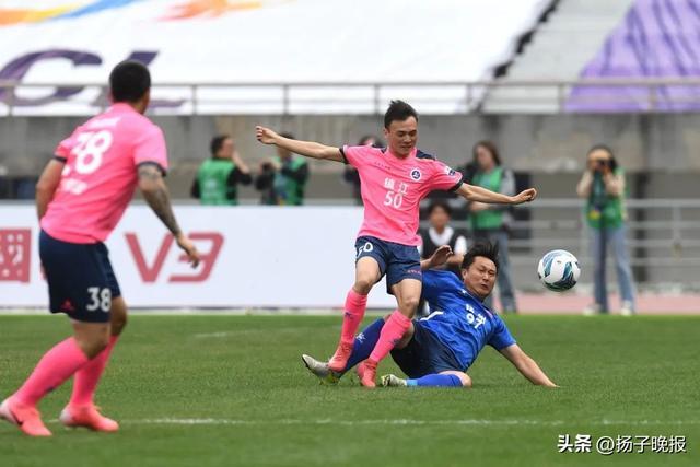 国内足球联赛屡现惊喜，精彩不断的简单介绍